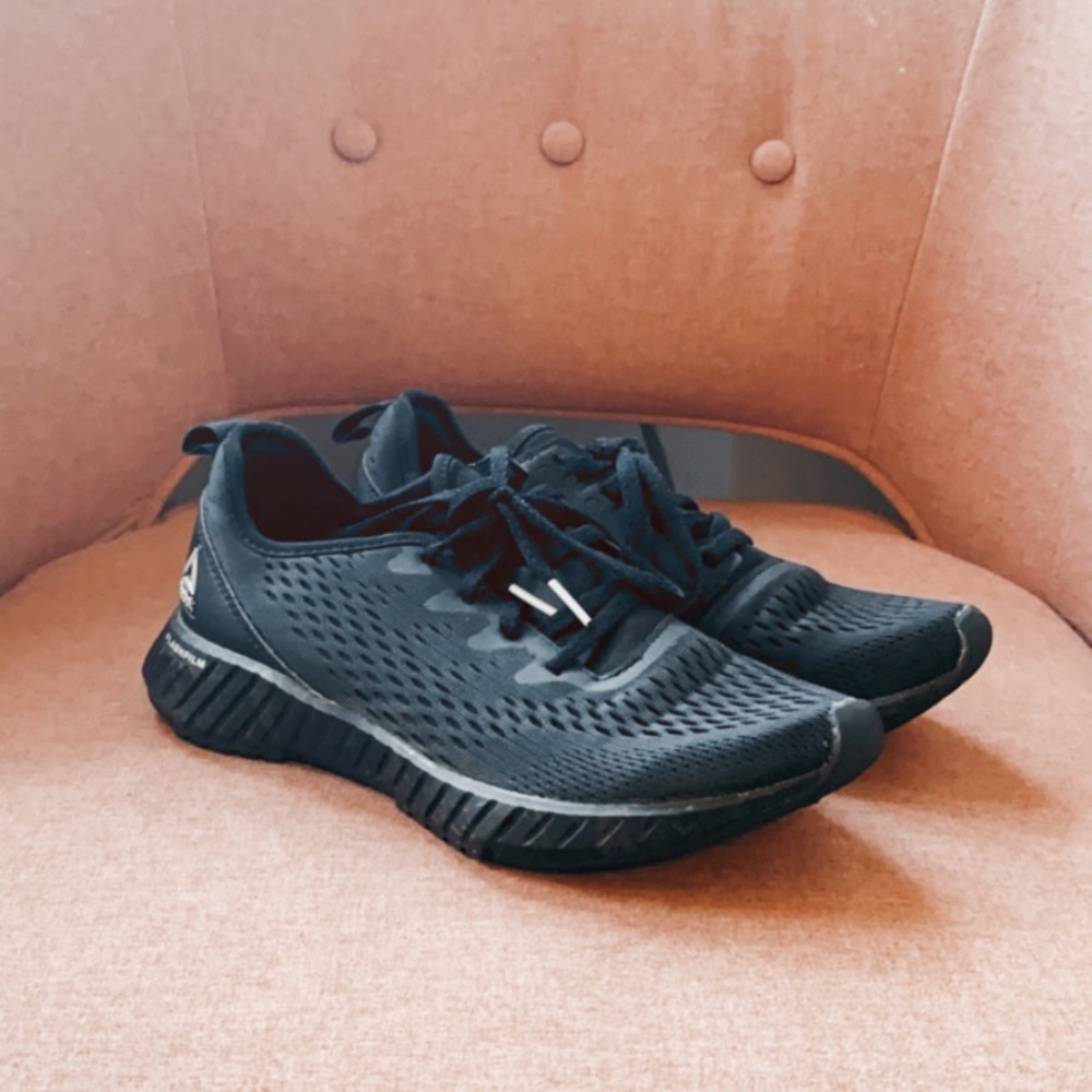 REEBOK SNEAKERS